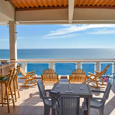 Montegezirim Beach House Lodge *